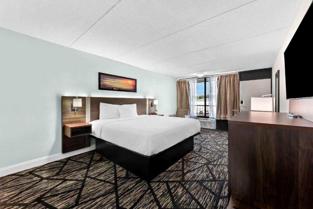 Days Inn & Suites by Wyndham Pigeon Forge